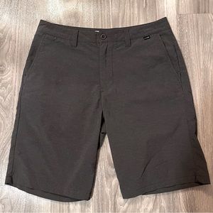 Travis Mathew Golf Performance Shorts, Size 32, 10.5" Inseam